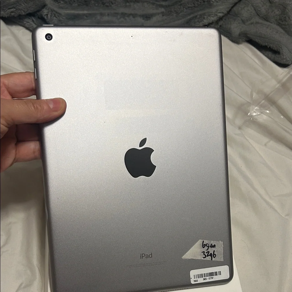 Apple iPad - Sleek Black Design 6gen 32 gigabyte